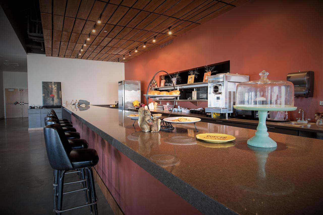 Watercrest Hotel And Conference Center Howard Экстерьер фото