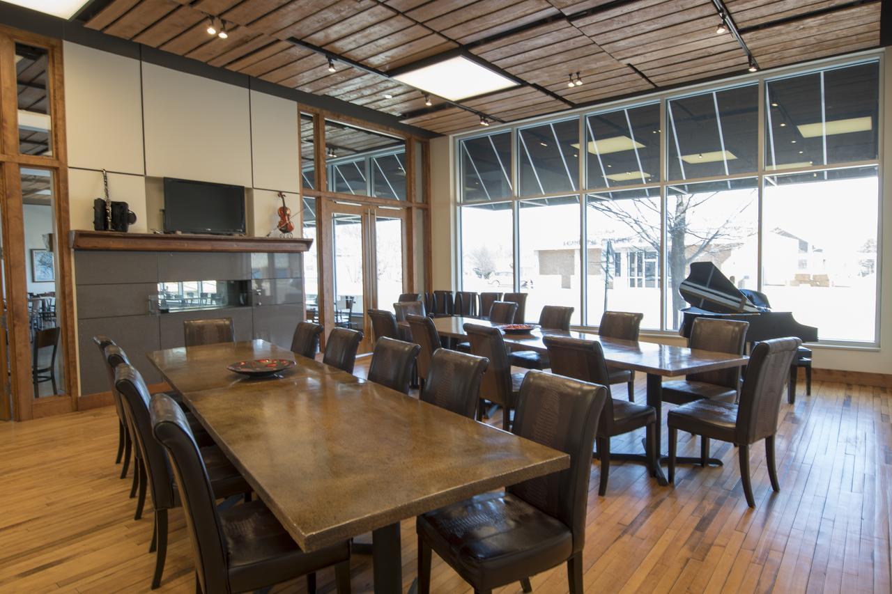 Watercrest Hotel And Conference Center Howard Экстерьер фото